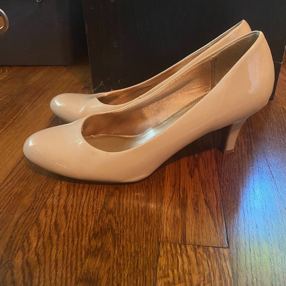 Life Stride Nude Heels